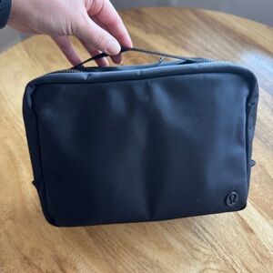lululemon athletica toiletry bag